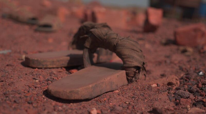 The heat in the summer is so intense, brick makers often wear wooden sandals to prevent the soles of their shoes from melting.
