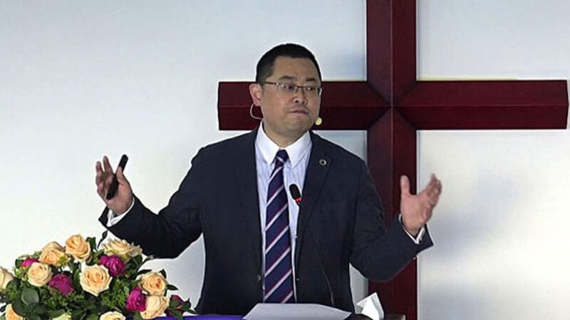 Pastor Wang Yi preaching at Early Rain before the raid.
