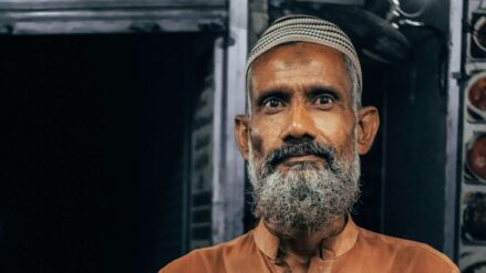 Persecuted Christ follower in Pakistan ministers in the brick kilns